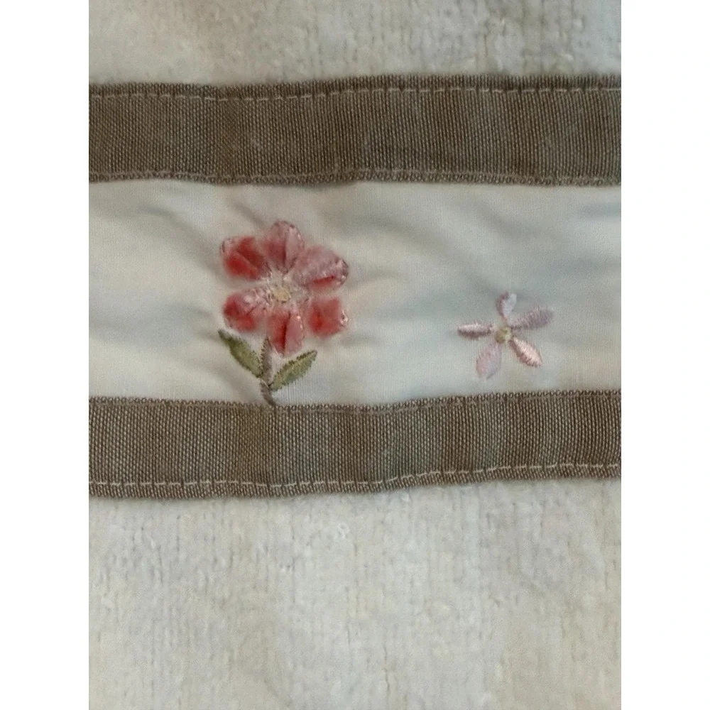 VTG Saturday Knight Ltd Towels Lot 4 Pc Towel Wash Cloth Rose Floral Trim USA